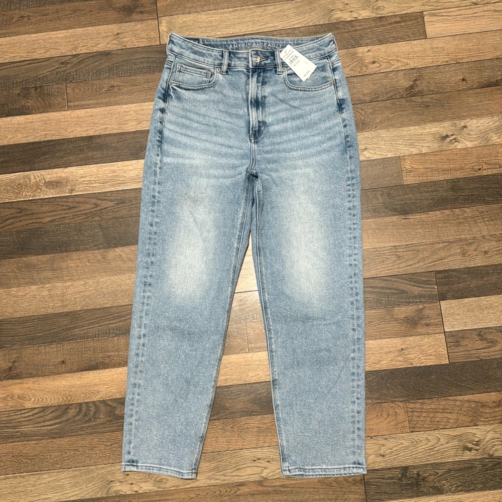 BNWT American Eagle mom jeans 8 short
